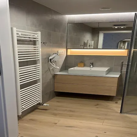 Luxurious For 2 People In Apartment *